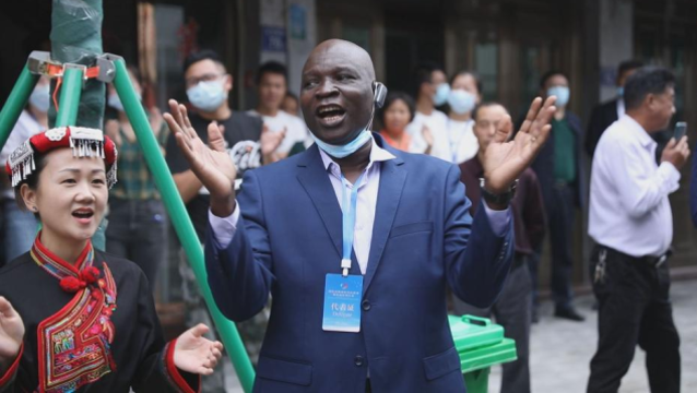 Ausländische Botschafter in China untersuchen Chinas Erfolge bei