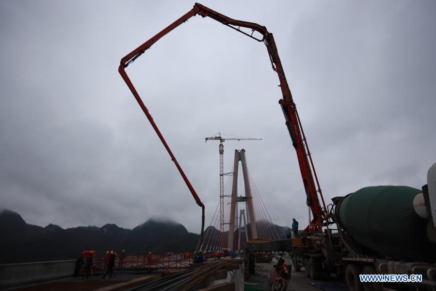 Hauptstruktur der großen Brücke des Xiangjiang Flusses fertiggestellt