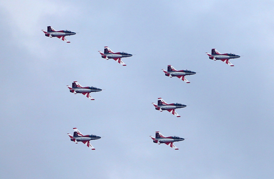 Airshow China Mehrere wichtige Waffen feiern ihr Debüt China org cn