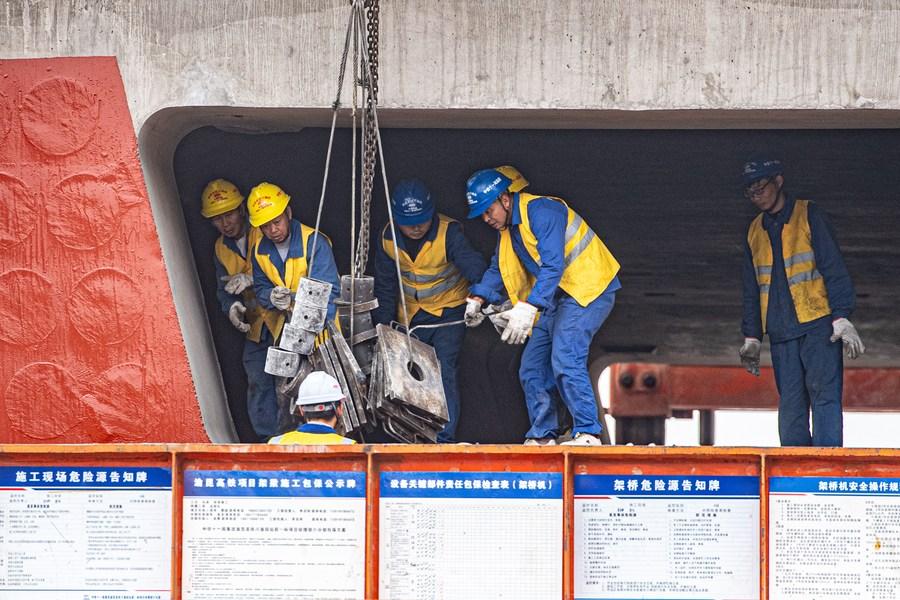 Bau Der Hochgeschwindigkeitsstrecke Chongqing Kunming Macht Neue