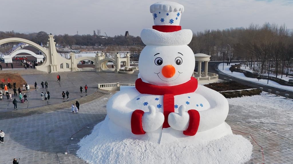 Riesiger Schneemann Auf Der Sonneninsel In Harbin China Org Cn