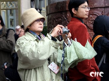 日中经济通信记者川岛上子