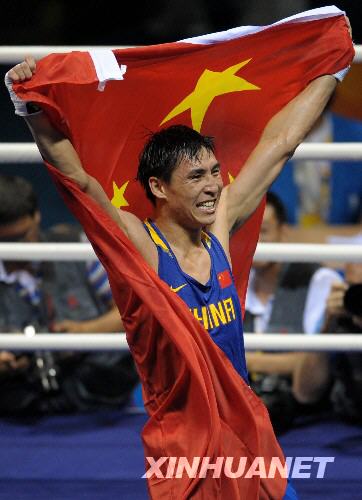 ボクシング男子ライトヘビー級決勝、中国の張小平選手が金メダル
