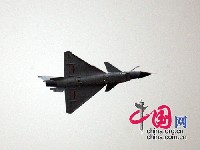 中国産の新戦闘機J-10 