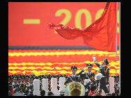新中国成立60周年の祝賀式典が北京の天安門広場で10時から盛大に開催され、胡錦涛国家主席が重要な演説を行い、大規模な閲兵式や祝賀パレードが行なわれる