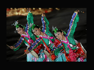 新中国成立60周年の交歓会が10月1日夜、北京の天安門広場で開催された
