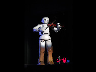 バイオリンを弾くロボット