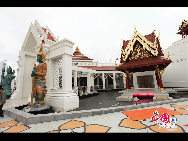 タイ館のデザインは、タイの視点やスタイルが表現され、赤と金色をメインカラーに、タイの伝統的な建物や芸術、タイ式の生活スタイルが溶け込んでいる。