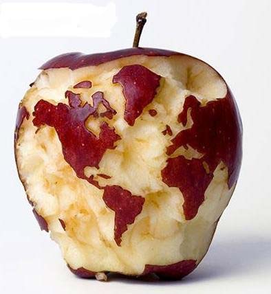 啃苹果啃出世界地图 来源:网友贴图