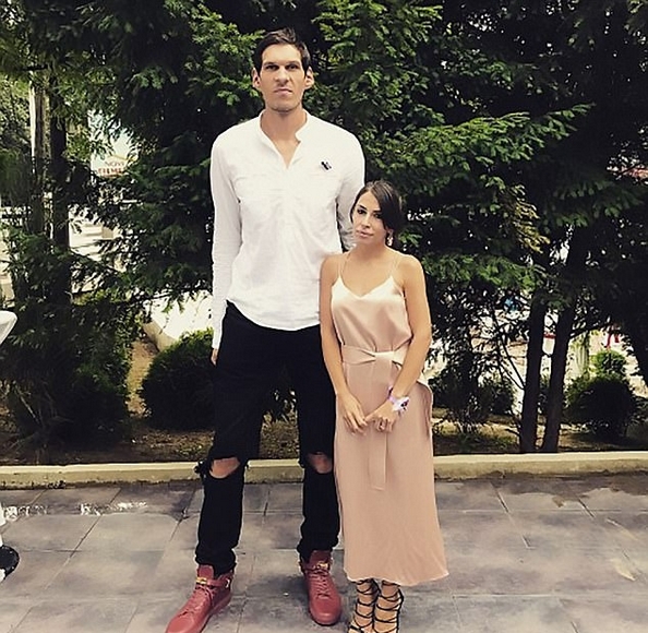 身長差が可愛い バスケ選手が妻と仲良くデート 中国網 日本語