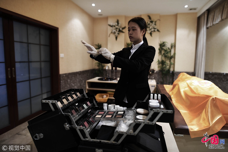 重慶の女性死化粧師 きっかけは映画『おくりびと』_中国網_日本語