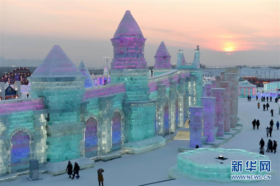 「色とりどり」の氷雪祭り　ハルビンで開幕