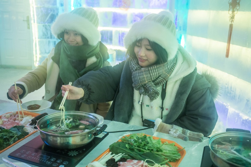 吃货们都看过来，零下36℃的冰屋火锅，你们敢吃吗？