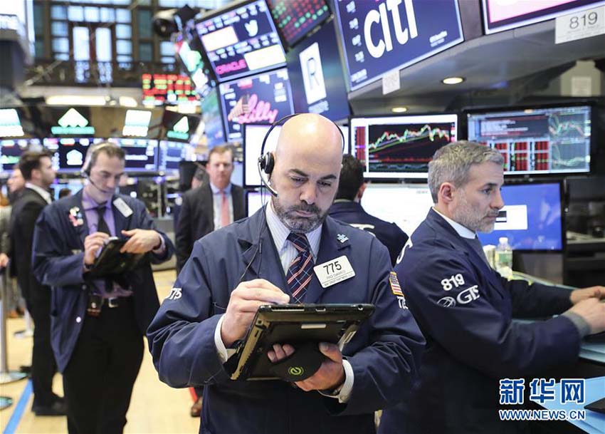 米株式市場の3大株価指数終値が大幅に暴落