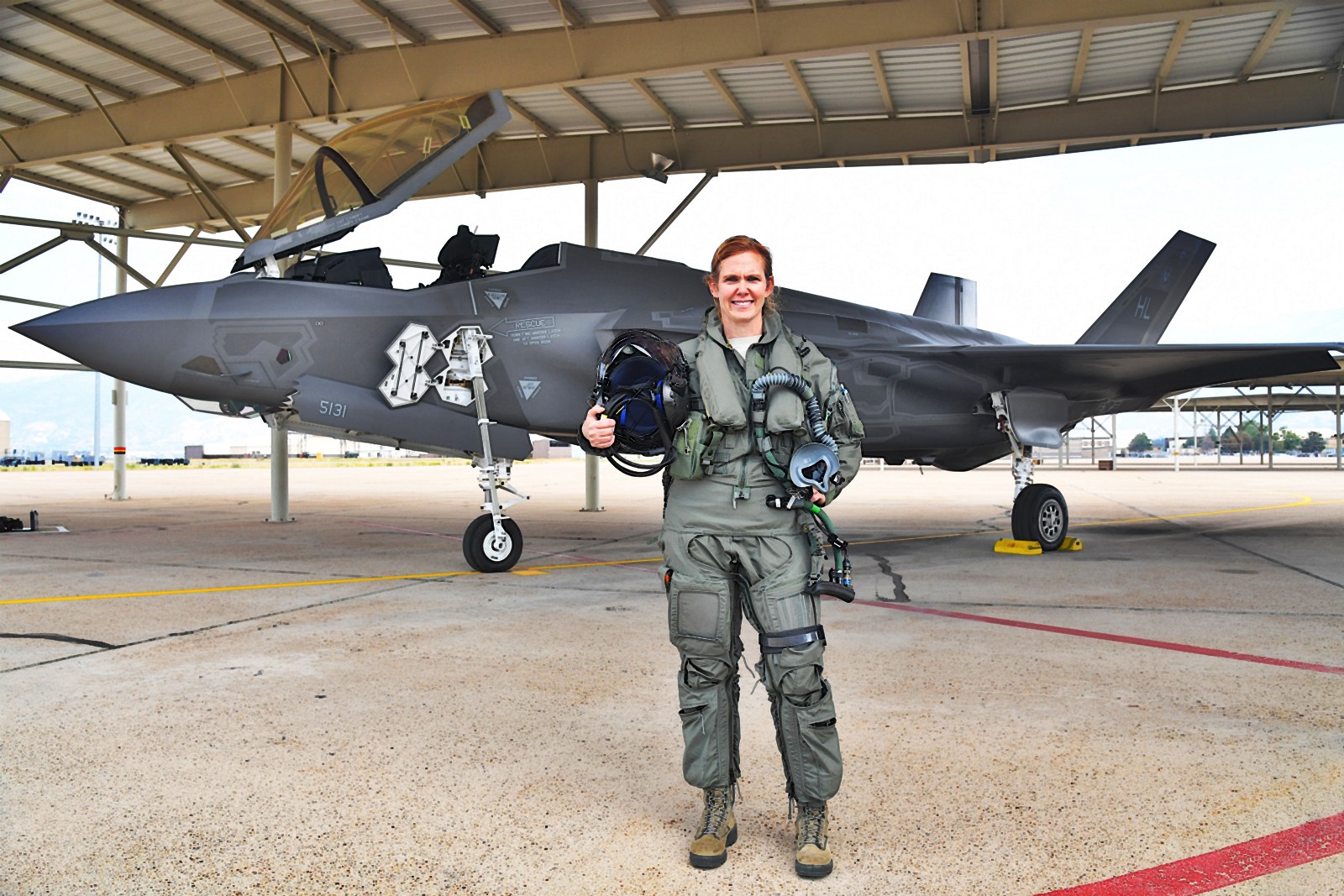 F-35A戦闘機の米軍初の女性パイロットが公開_中国網_日本語