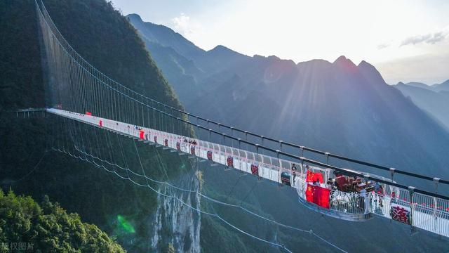 世界最長のガラス橋が一般公開 四川省_中国網_日本語