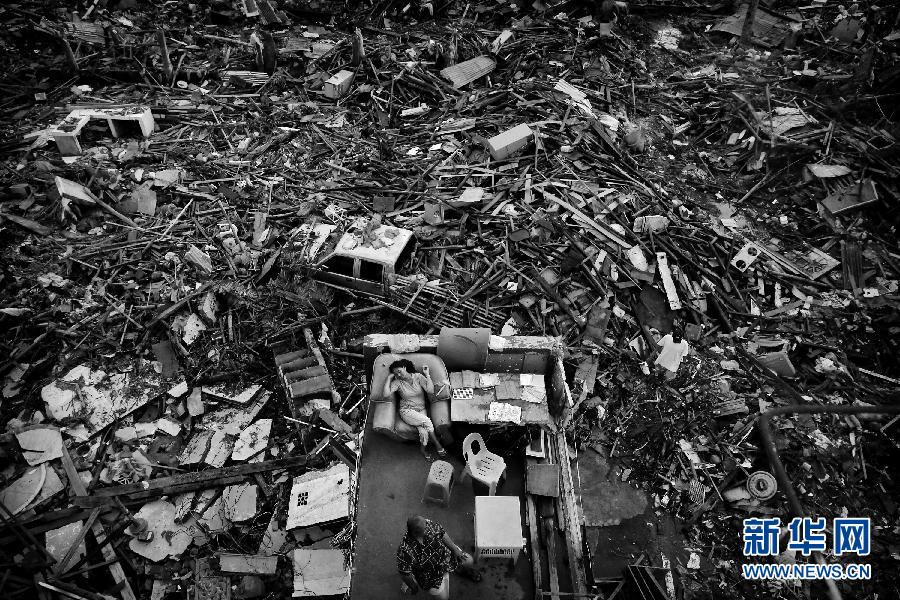 Фотография «Тайфун Хайянь» фотографа Кевина Фрайера (Kevin Frayer) была удостоена премии «Фото года».