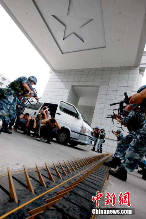 Пройдя через тренировку каждый солдат сможет овладеть и укрепить навыки быстрого реагирования на такого рода инцидиенты, улучшить психологическую устойчивость во время чрезвычайных ситуаций. Пройдя через тренировку каждый солдат сможет овладеть и укрепить навыки быстрого реагирования на такого рода инцидиенты, улучшить психологическую устойчивость во время чрезвычайных ситуаций.