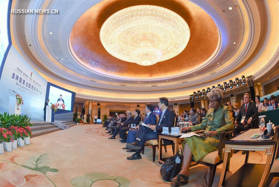 Конференция стран БРИКС по вопросам государственного управления открылась на востоке Китая