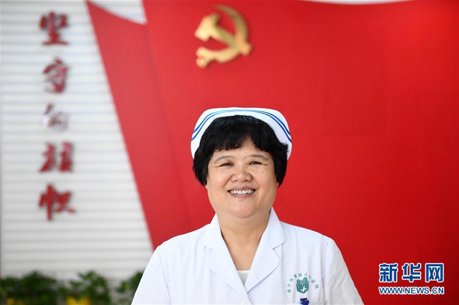 Делегат 19-го съезда КПК Ду Лицюнь более десяти лет в первых рядах борется со СПИДом с неизменной твердой решимостью 