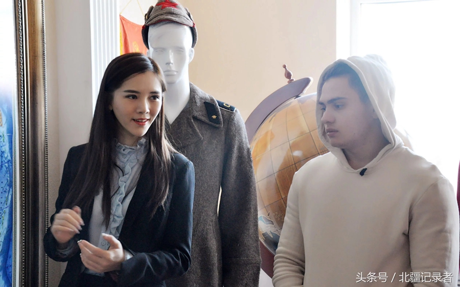 Преподаватель из города Хэйхэ вместе со своими русскими студентами участвует в китайских телешоу