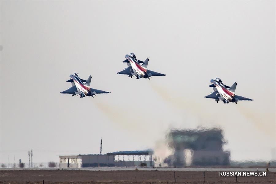 Пилотажная группа ВВС НОАК "Баи" отправилась в ОАЭ и Пакистан с демонстрационными полетами