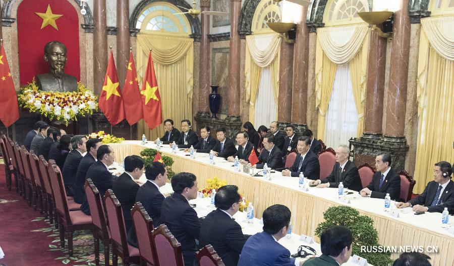 Генеральный секретарь ЦК КПК, председатель КНР Си Цзиньпин в понедельник в Ханое провел переговоры с президентом Вьетнама Чан Дай Куангом.