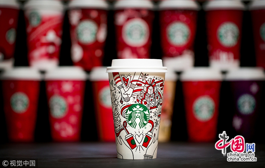 Каждый год в преддверии Рождества ожидание выпуска рождественских кружек от Starbucks уже стало потребительской модой. В этом году отмечается 20-летие рождественских кружек от Starbucks. На днях Starbucks опубликовала все серии тематических кружек, выпущенных в течении 20 лет.