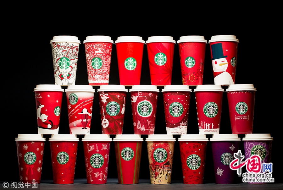 Каждый год в преддверии Рождества ожидание выпуска рождественских кружек от Starbucks уже стало потребительской модой. В этом году отмечается 20-летие рождественских кружек от Starbucks. На днях Starbucks опубликовала все серии тематических кружек, выпущенных в течении 20 лет.