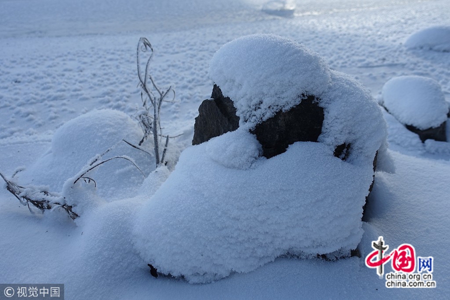 На фото: 19 ноября, несколько дней подряд в г. Хулун-Буире шел снег, укрывая все серебряным нарядом.