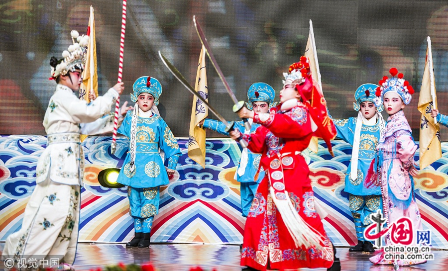 18 ноября, в г. Эньши провинции Хубэй проходит фестиваль искусств и театральный фестиваль «Китайский традиционный театр идет в школы», который продлится месяц.