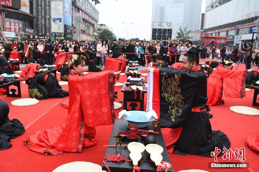Церемония коллективной свадьбы в стиле династии Хань