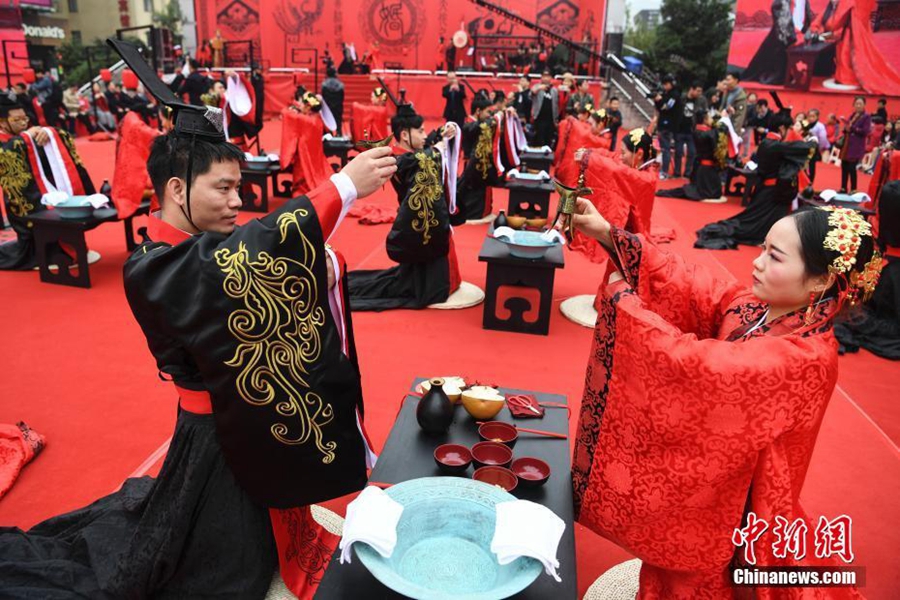 Церемония коллективной свадьбы в стиле династии Хань