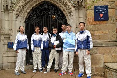 Посмотрим на школьную форму в разных школах Китая