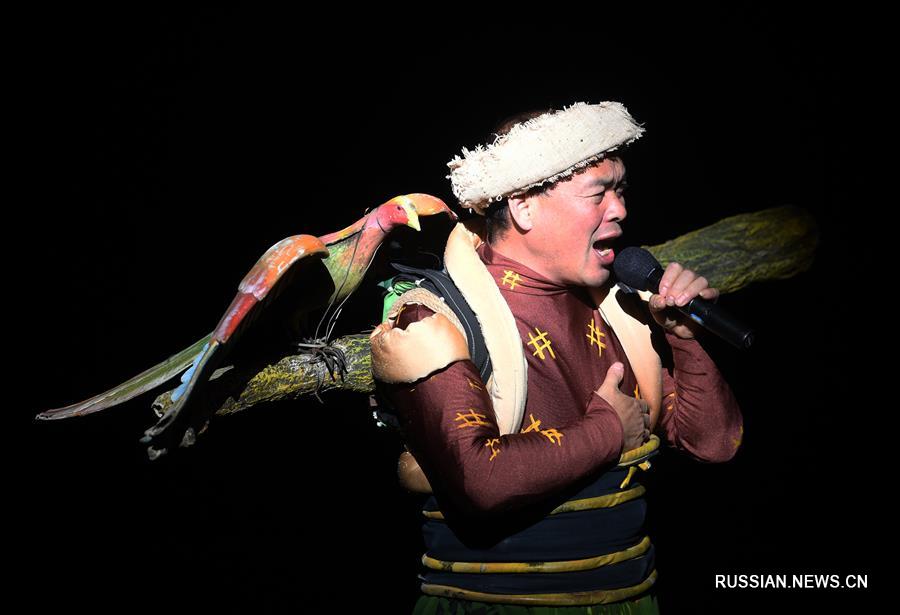 Спектакль "Впечатляющий Улун" на открытой сцене в Чунцине