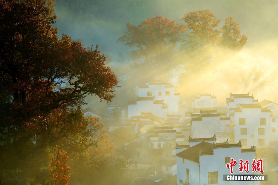 Утренние туманы и колоритные и превосходные пейзажи «самой прекрасной деревни» в старинном селе провинции Цзянси