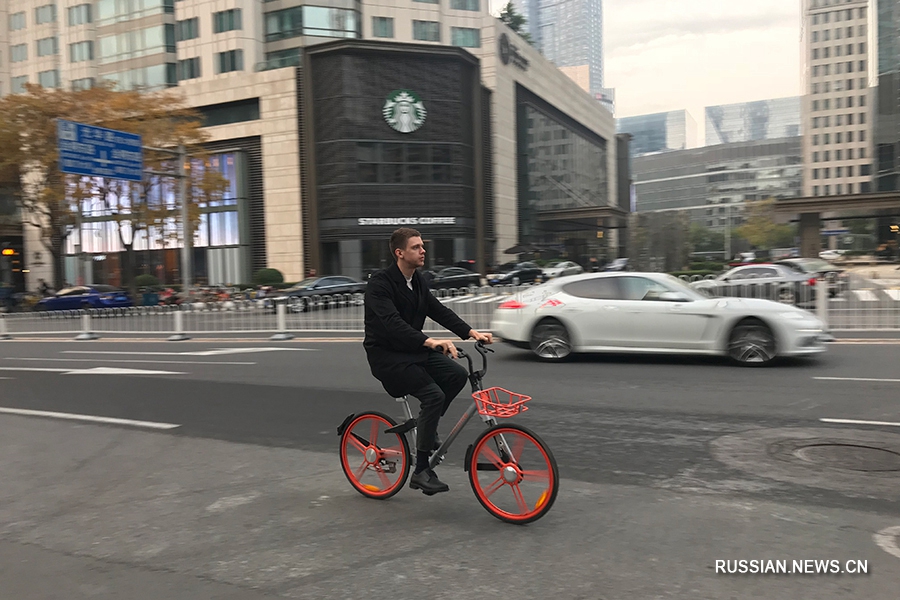 Русский инженер выполняет свою мечту в китайской велошеринговой компании