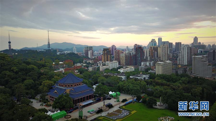 Красивый город Гуанчжоу с высоты птичьего полета