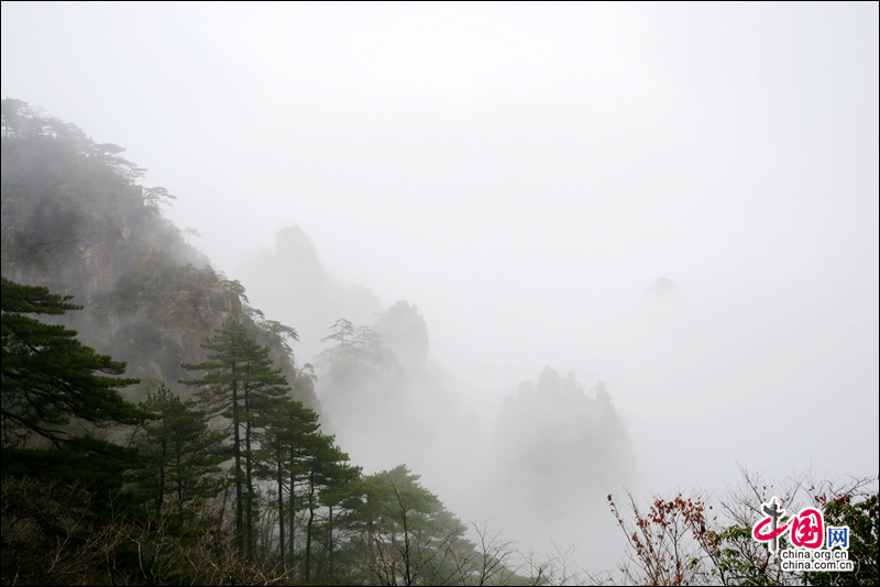 Горы Хуаншань в провинции Аньхой - пейзажи начальной зимы
