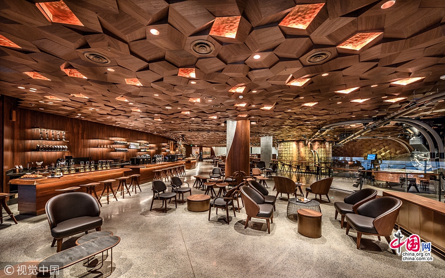 В Шанхае открылась самая большая в мире кофейня сети «Старбакс»