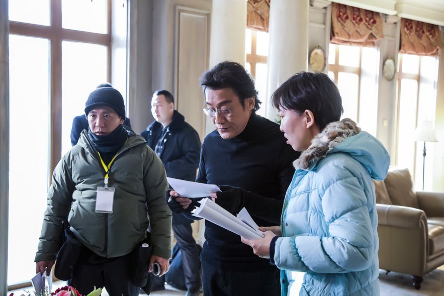 На съемках фильма «Сибирь», Тони Леюнг Ка-Фай и Чармейн Ше старательно изучают русский язык