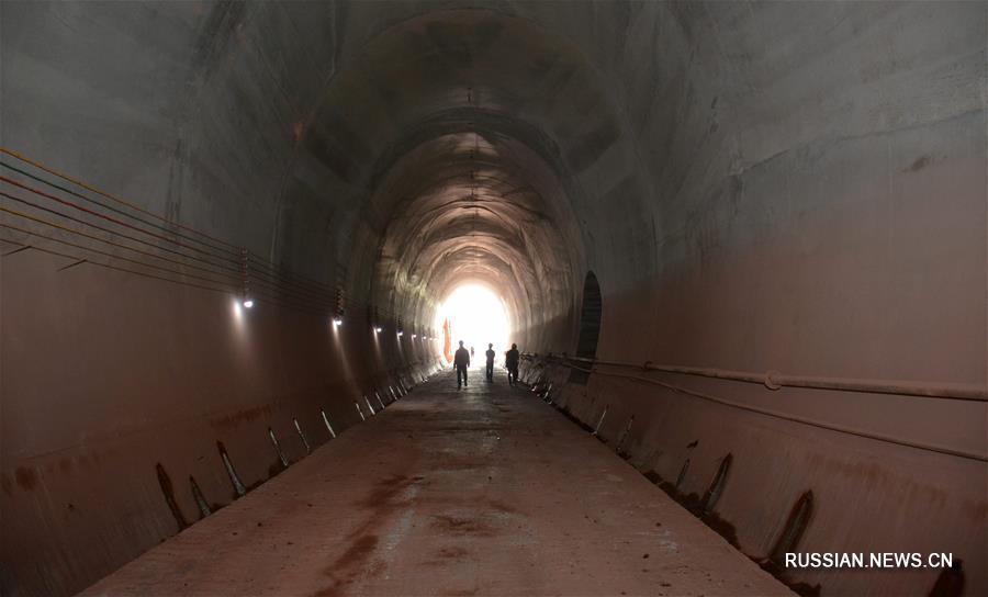 На строящейся китайско-лаосской железной дороге проложен первый тоннель