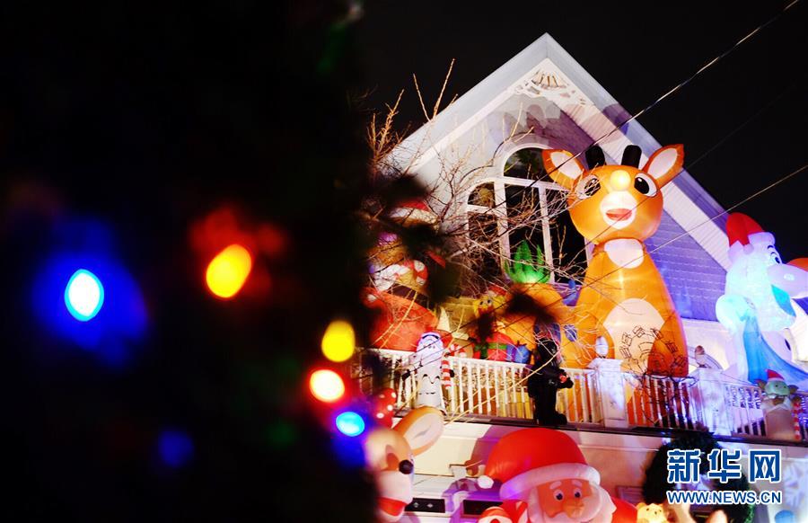 В Бруклине Нью-Йорка торжественно встречают Рождество