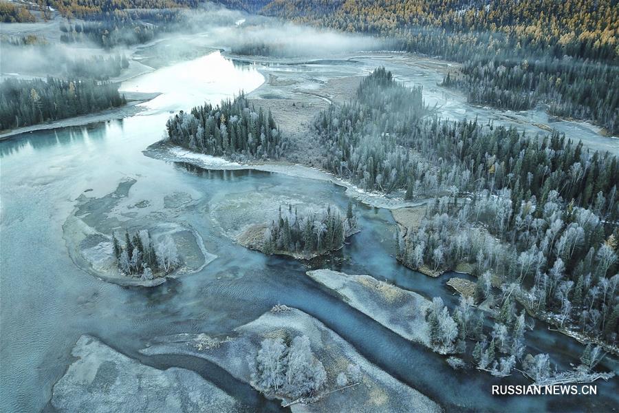 В 2017 году летающие фотодроны под управлением корреспондентов Синьхуа облетели вдоль и поперек просторы Китая, запечатлев недоступную ранее для глаз поэтическую красоту природных и рукотворных ландшафтов.