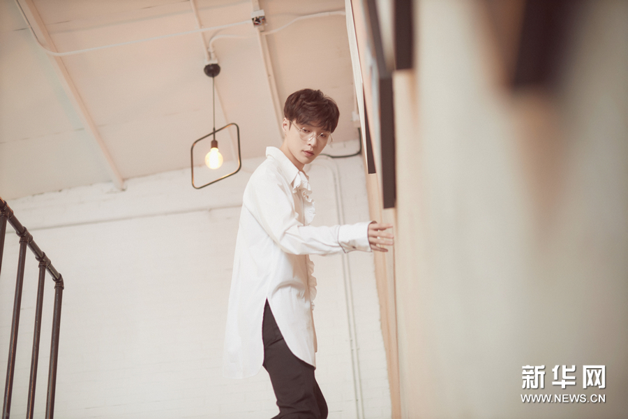 Новые фото звезды Чжан Исина (Lay) Новые фото звезды Чжан Исина (Lay)