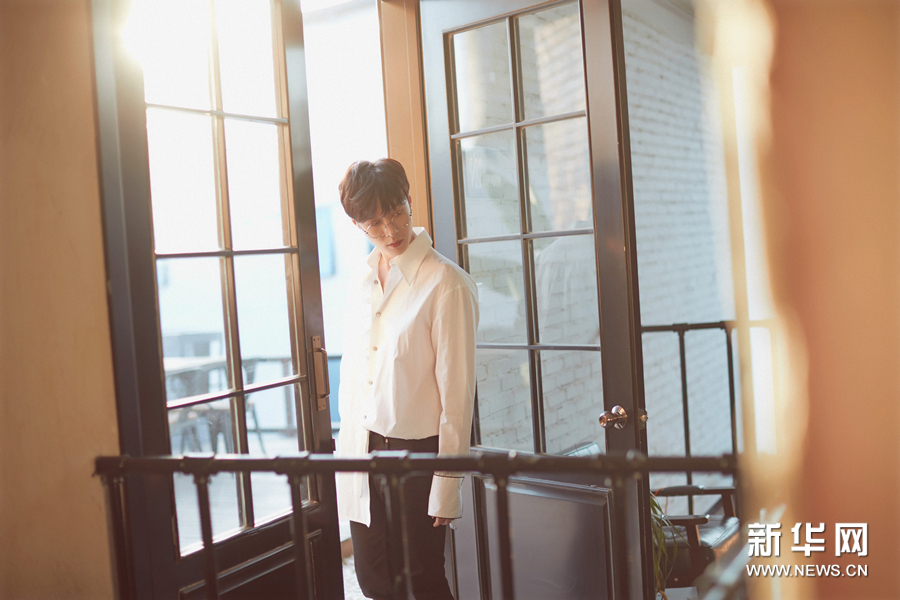 Новые фото звезды Чжан Исина (Lay)