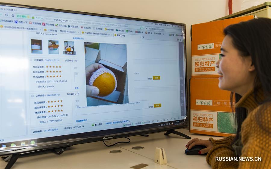 В настоящее время в уезде действуют более 3000 предприятий онлайн-торговли, работающих по модели "Интернет плюс пупковые апельсины", благодаря чему объем продаж этих цитрусовых уже превысил 80 тыс тонн в год.