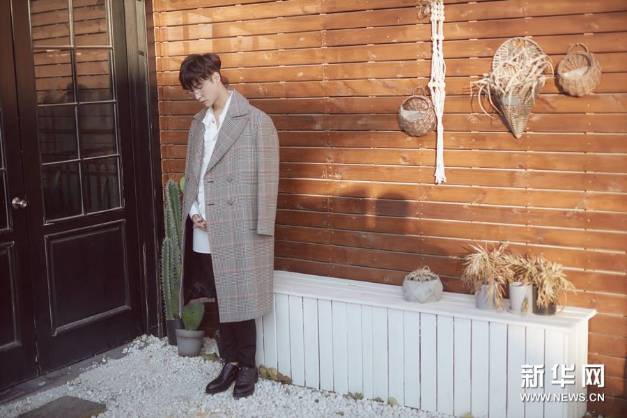 Новые фото звезды Чжан Исина (Lay)