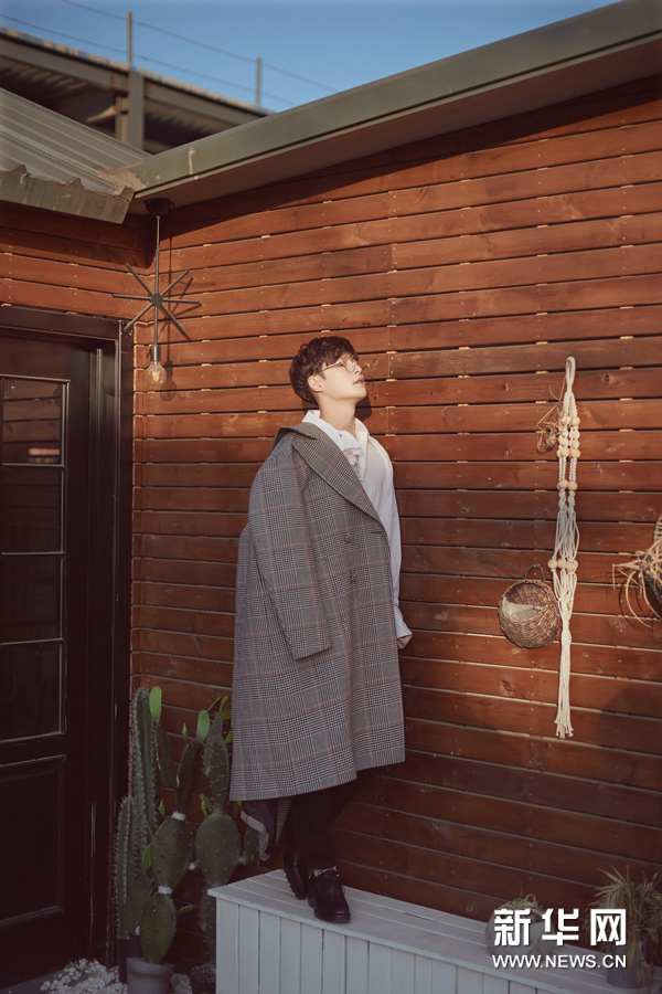 Новые фото звезды Чжан Исина (Lay)