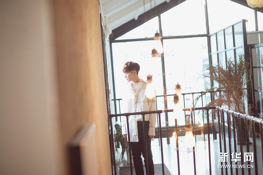 Новые фото звезды Чжан Исина (Lay)